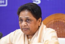 मायावती ने UPI शुल्क और स्मार्ट स्कूल योजना पर उठाए सवाल