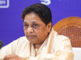 मायावती ने UPI शुल्क और स्मार्ट स्कूल योजना पर उठाए सवाल