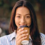 एक कप कॉफी पीना त्वचा के लिए है फायदेमंद, डर्मेटोलॉजिस्ट से समझिए कैसे?