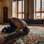 पांच वक्त की होती है नमाज, फज्र, ज़ुहर, अस्र, मग़रिब और ईशा के क्या अर्थ हैं?