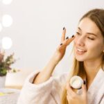 सर्दी में स्किन को हाइड्रेटेड रखने के लिए अपनाएं ये टिप्स, पाएं दमकती त्वचा