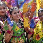 होली से होलिका दहन तक, घर, चौराहे, नुक्कड़ पर कैसे पूजा करें? सब जानिए