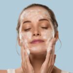 गर्मी में चिपचिपी त्वचा से हैं परेशान, भूलकर न करें ये गलतियां