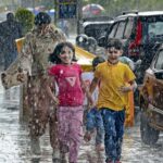 कहीं लू के थपेड़े, कहीं तेज बारिश, कहां अटक गया है मानसून?