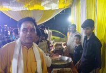 शिव महापुराण कथा के समापन:गुमा फातिमाजोत तिराहा पर भंडारा में हजारों श्रद्धालुओं ने ग्रहण किया प्रसाद