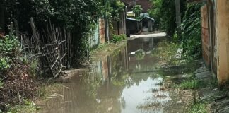 सेमरौना में जलभराव की गंभीर समस्या:नालियों की उचित निकासी न होने से बढ़ी परेशानी, ग्रामीणों ने दी आंदोलन की चेतावनी
