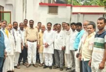 बहराइच में प्रधानों ने लंबित फाइलों पर भेजा ज्ञापन:मनरेगा भुगतान, विकास कार्यों में देरी पर आंदोलन की चेतावनी