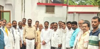 बहराइच में प्रधानों ने लंबित फाइलों पर भेजा ज्ञापन:मनरेगा भुगतान, विकास कार्यों में देरी पर आंदोलन की चेतावनी
