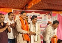 महराजगंज में कवि बेचन प्रसाद की प्रतिमा का अनावरण:चौथी पुण्यतिथि पर राजेश जायसवाल ने किया अनावरण