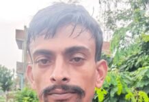 पीछे से आए बाइक सवारों ने झपट्टा मारकर छीना मोबाइल:शोर मचाने पर भाग निकले, बहराइच पुलिस तलाश में जुटी