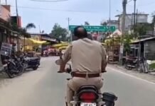 दारोगा का बिना हेलमेट बाइक चलाते वीडियो वायरल:चौक थाने में मोबाइल पर बात करते दिखे, जांच के आदेश