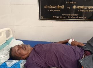 नेपाल जा रहे कर्नाटक निवासी की तबीयत बिगड़ी:महराजगंज जिला अस्पताल में भर्ती, हालत गंभीर