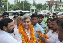 सांसद कर्मा में नए फिलिंग स्टेशन के उद्घाटन में शामिल:मुनीर चौधरी के उजियार फिलिंग स्टेशन का हुआ शुभारंभ
