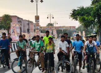 बस्ती में राष्ट्रीय खेल दिवस पर साइकिल रैली-कुश्ती प्रतियोगिता:100 से ज्यादा खिलाड़ियों ने निकाली रैली, 82 पहलवानों ने आजमाए दांव-पेच