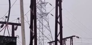 एक हफ्ते से 50 गांव अंधेरे में:सड़क पर लटक रहे बिजली के तार, महसो-देईसाड में सप्लाई ठप