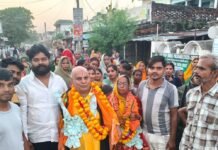 पितृपक्ष में पति-पत्नी चारों धाम यात्रा पर निकले:गांव वालों ने गाजे-बाजे के साथ विदा किया, परिवार में उत्साह