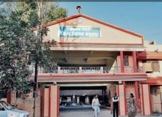 सरकारी कार्यालय में महिला अधिकारी से बदसलूकी, अज्ञात युवक की हरकत से मचा हंगामा News Desk