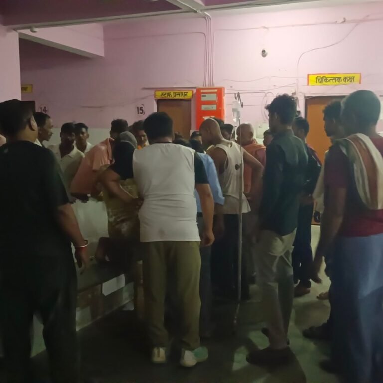 मल्हीपुर में 18 साल की युवती को सांप ने काटा:हालत बिगड़ने पर बहराइच के हायर सेंटर भेजा गया
