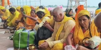 पितृ पक्ष में राशि के अनुसार इस रंग के वस्तुओं का करें दान, सूर्य देव के जरिए पितरों तक पहुंचेगा तर्पण, ज्योतिषाचार्य नें बताया