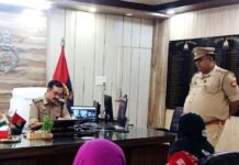 बलरामपुर एसपी ने कार्यालय में की जनसुनवाई:समस्याओं के त्वरित निस्तारण हेतु अधिकारियों को दिए सख्त निर्देश