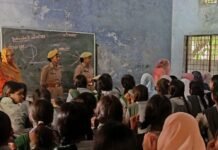 सादुल्लानगर में पुलिस ने छात्र-छात्राओं को किया जागरूक:पॉक्सो एक्ट और साइबर अपराध से सतर्क रहने की दी सलाह