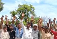 बलरामपुर के चिरौंजीपुर गांव में 80 साल से बिजली नहीं:ग्रामीण अंधेरे में रहने को मजबूर; किया प्रदर्शन