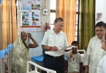 बलरामपुर में सीएमओ ने जिला अस्पताल का किया निरीक्षण:वार्ड की व्यवस्थाएं परखीं, वार्डों का जायजा लिया