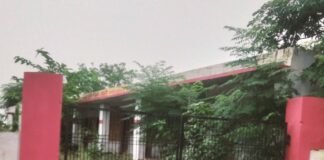 कवलपुर का पूर्व माध्यमिक विद्यालय डेढ़ साल से बंद:अंशू सिंह और विभा वर्मा दूसरे स्कूल में अटैच, 15 अगस्त पर भी नहीं खुला