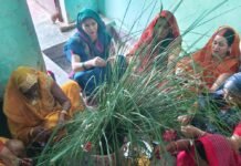 कप्तानगंज में ललही छठ पर्व मनाया गया:महिलाओं ने बेटों की लंबी आयु, अच्छे स्वास्थ्य और उज्ज्वल भविष्य की कामना की