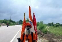 बिहार का मुन्ना कुमार वैष्णो देवी की पैदलयात्रा पर निकला:आज अमोढ़ा में युवाओं ने सेवा की।