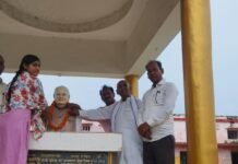राष्ट्रपति को राखी बांधने वाली छात्राओं का सम्मान:इंटर कॉलेज में शिव प्रसाद द्विवेदी और प्रधानाचार्य ने बढ़ाया हौसला
