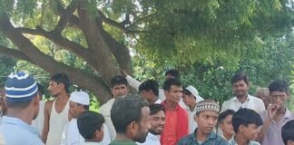 युवक की बाइक खाई में पलटी, गंभीर घायल:श्रावस्ती के रामकुमार इकौना जा रहे थे; बलवा पुल के पास हुआ हादसा