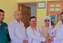 बलरामपुर में सीसी रोड और नया ट्रांसफार्मर लगा:कल्ला भट्ठा-सर्दारगढ़ मार्ग पर बनी सड़क, खमरिया में बिजली समस्या दूर होने पर ग्रामीणों ने विधायक का आभार जताया