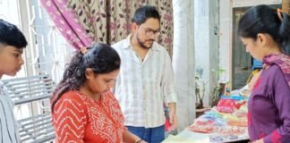 सिसवा के श्रीश्याम मंदिर में सजी जन्माष्टमी प्रदर्शनी:लड्डू गोपाल की पोशाकों और श्रृंगार सामग्री का रहा खास आकर्षण, अमनकिता कलेक्शन्स ने किया आयोजन
