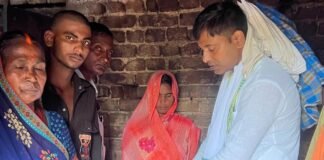 चार मासूमों की मौत के बाद पंचमा गांव में ब्रह्मभोज:कांग्रेस नेता की परिजनों को सांत्वना; बोले- इस दुख की घड़ी में परिवार अकेला नहीं