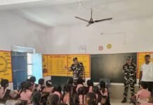 SSB ने स्कूली बच्चों को समझाई राष्ट्र सुरक्षा की जिम्मेदारी:बलरामपुर में जवानों ने बल की भूमिका और कार्यप्रणाली की दी जानकारी