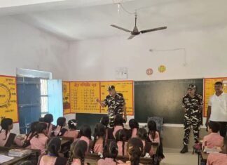 SSB ने स्कूली बच्चों को समझाई राष्ट्र सुरक्षा की जिम्मेदारी:बलरामपुर में जवानों ने बल की भूमिका और कार्यप्रणाली की दी जानकारी