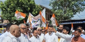 महाराजगंज पहुंचे कांग्रेस के राष्ट्रीय सचिव:ढोल-मजीरों और फूलों की बारिश के बीच जोरदार स्वागत, बोले- आने वाला समय कांग्रेस का
