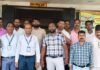 मुख्यमंत्री के आदेश के बाद आउटसोर्सिंग कर्मचारियों का मानदेय बढ़ा:महराजगंज में स्वास्थ्य कर्मियों ने मिठाई बांटी, अब मिलेंगे 20 हजार तक
