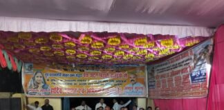 उतरौला में अटल बिहारी वाजपेयी की प्रतिमा का अनावरण:जनप्रतिनिधियों ने अटल चौक पर किया, विकास-सुशासन पर जोर