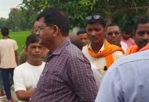 मिश्रौलिया गांव में विकास कार्यों की अनियमितताओं की जांच:जिला प्रोबेशन अधिकारी ने लोहरसन और मोहनगढ़ टोला के स्कूलों के काम देखे