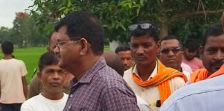 मिश्रौलिया गांव में विकास कार्यों की अनियमितताओं की जांच:जिला प्रोबेशन अधिकारी ने लोहरसन और मोहनगढ़ टोला के स्कूलों के काम देखे