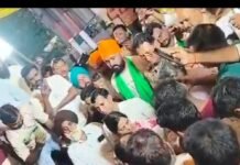 बलहा में बदहाल बिजली व्यवस्था पर अनशन:मिहींपुरवा की SDM ने युवाओं को दिया आश्वासन, 45 दिन का अल्टीमेटम
