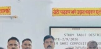 सुजौली में बच्चों को मिलीं स्टडी टेबल:घर पर पढ़ाई का अच्छा माहौल देने के लिए सीएम योगी की पहल