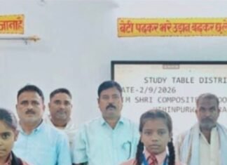 सुजौली में बच्चों को मिलीं स्टडी टेबल:घर पर पढ़ाई का अच्छा माहौल देने के लिए सीएम योगी की पहल