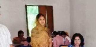 सेवढ़ा गांव की लाइब्रेरी का बीडीओ ने निरीक्षण किया:विद्यार्थियों और व्यवस्थाओं का जायजा लिया, बेहतर पढ़ाई के लिए प्रेरित किया