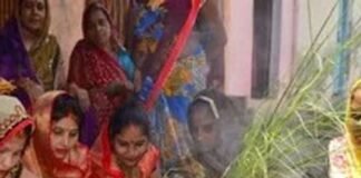 बहराइच में महिलाओं ने रखा हर छठ व्रत:पूजा की थाली सजाकर विधि-विधान से की हलषष्ठी माता की पूजा