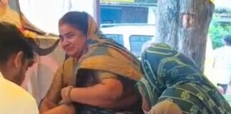 बहराइच में किसान यूनियन का धरना:बिजली व्यवस्था खराब होने पर प्रदर्शन, मांगें पूरी न होने तक आंदोलन जारी रखने की चेतावनी