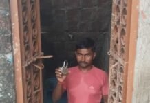 नवाबगंज में किराने की दुकान से डेढ़ लाख रुपए चोरी:पीछे का दरवाजा काटकर वारदात, पुलिस जांच में जुटी