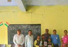 LIC ने बच्चों के लिए चित्रकला प्रतियोगिता कराई:बलहा के स्कूल में हुई प्रतियोगिता में अव्वल आए बच्चों को मिला इनाम